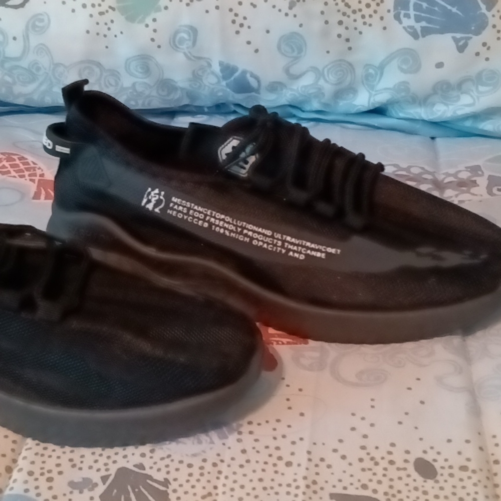 Men's workout shoes